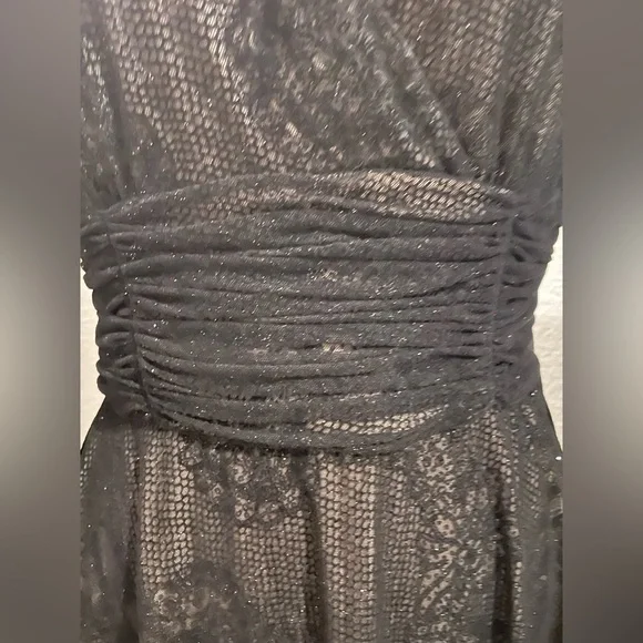 Black velvet with gold underlay Maggy London cocktail dress - Picture 3 of 5